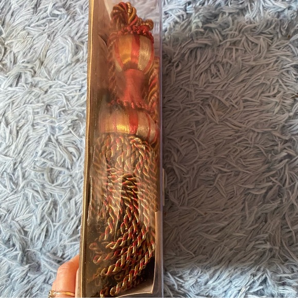 Charlemagne 2 Tassel Rope Tiebacks - Picture 4 of 8